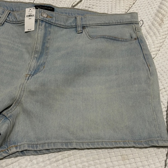 NWT- Banana Republic - 28/6, 31/12 & 34/18. Classic Denim Short Vintage Wash - Picture 4 of 8